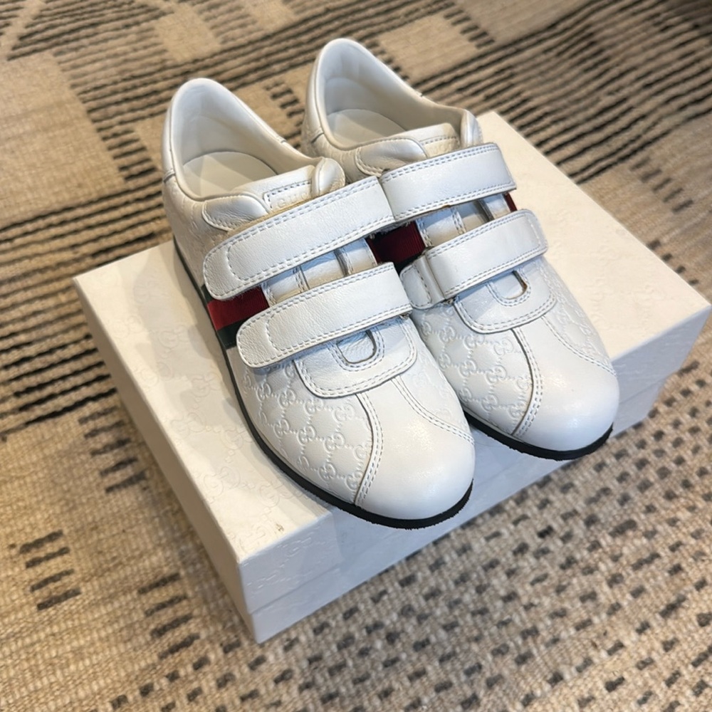 Kids Gucci sneakers. White with Velcro closure. Size 31 (us 13).